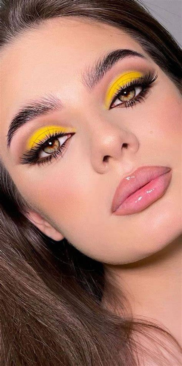 4 Yellow Eyeshadow Looks to Rock this Sunny Shade