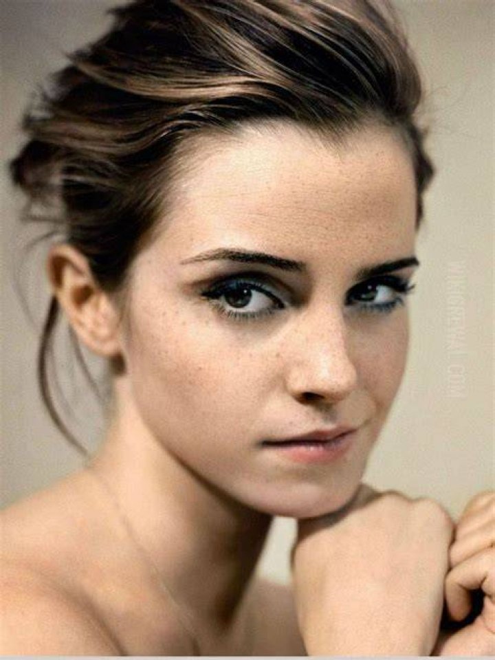 50 Stunning Photos of Emma Watson Enhanced With Large Breasts Sz&eacute;ps&eacute;g