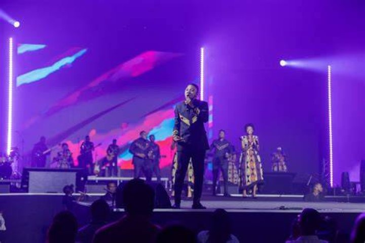 Abahanzi bo muri Tanzania basuye imva ya Kanumba Steven (Amafoto