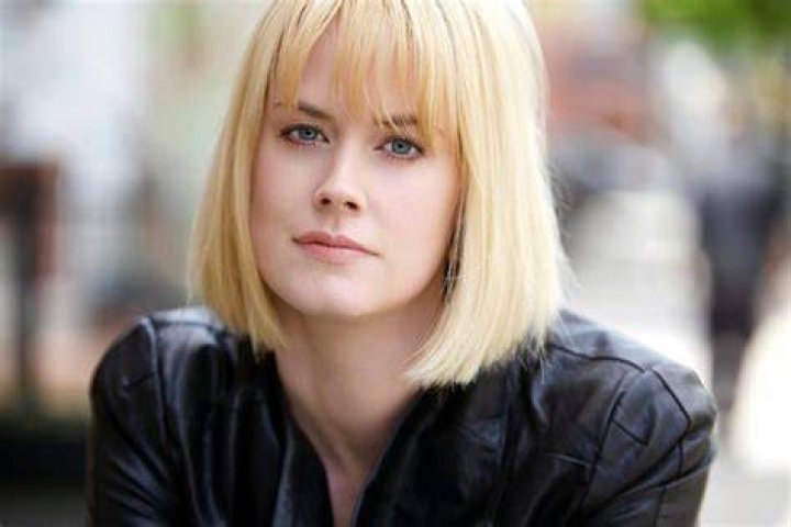 Abigail Hawk’s Measurements, Wiki, Bio, Height, Husband, Married, Kids