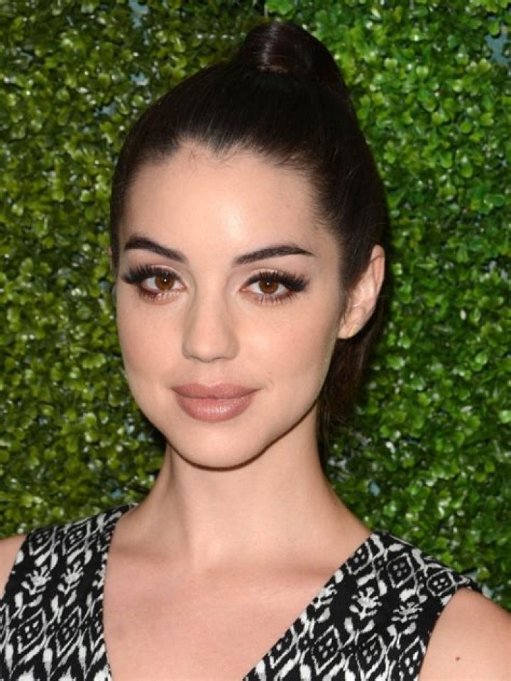Adelaide Kane Biography, Height & Life Story Super Stars Bio