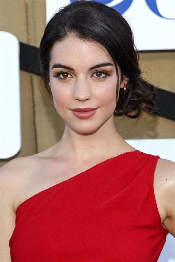 Adelaide Kane looks awesomely