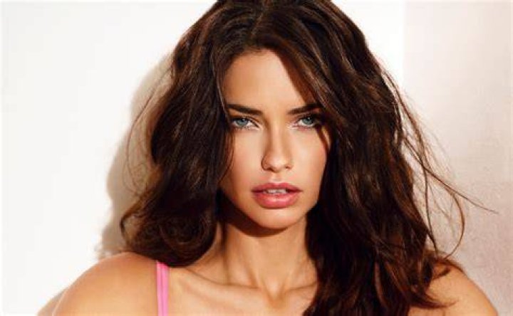 Adriana Lima HD Wallpaper