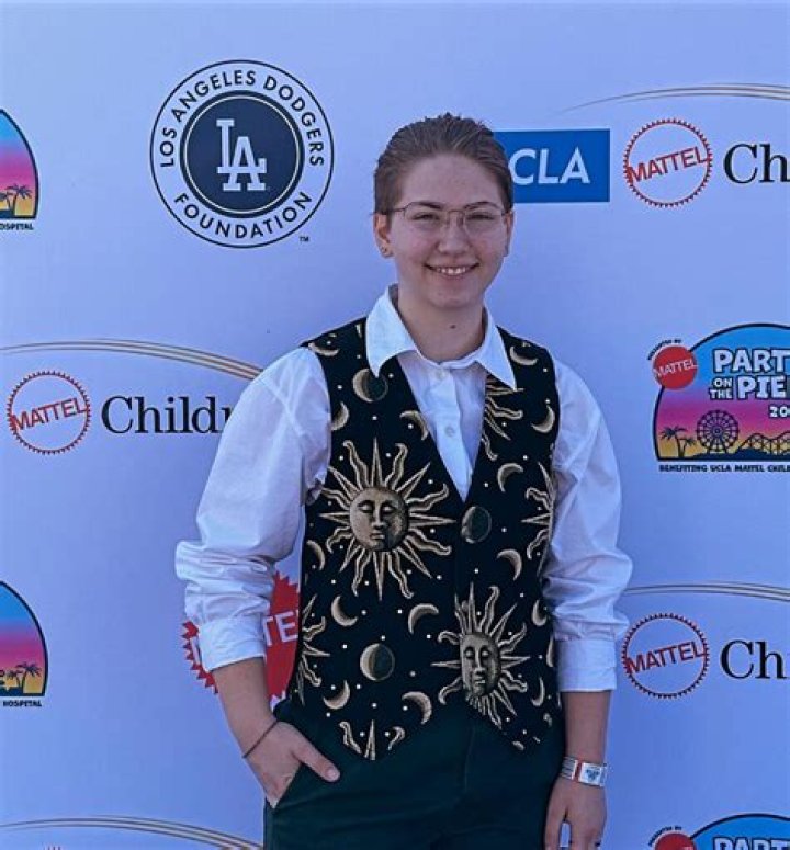 Age, Net Worth, Twin, Family, Movies, Instagram