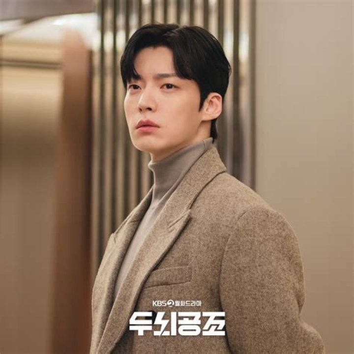 Ahn Jae Hyun Is In Love With His Own Good Looks In &ldquo;Love With Flaws