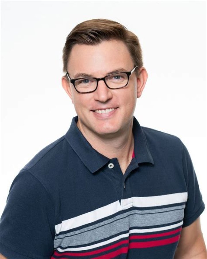 Alex Cheney joins KESQ as weather guesser / reporter Cactus Hugs