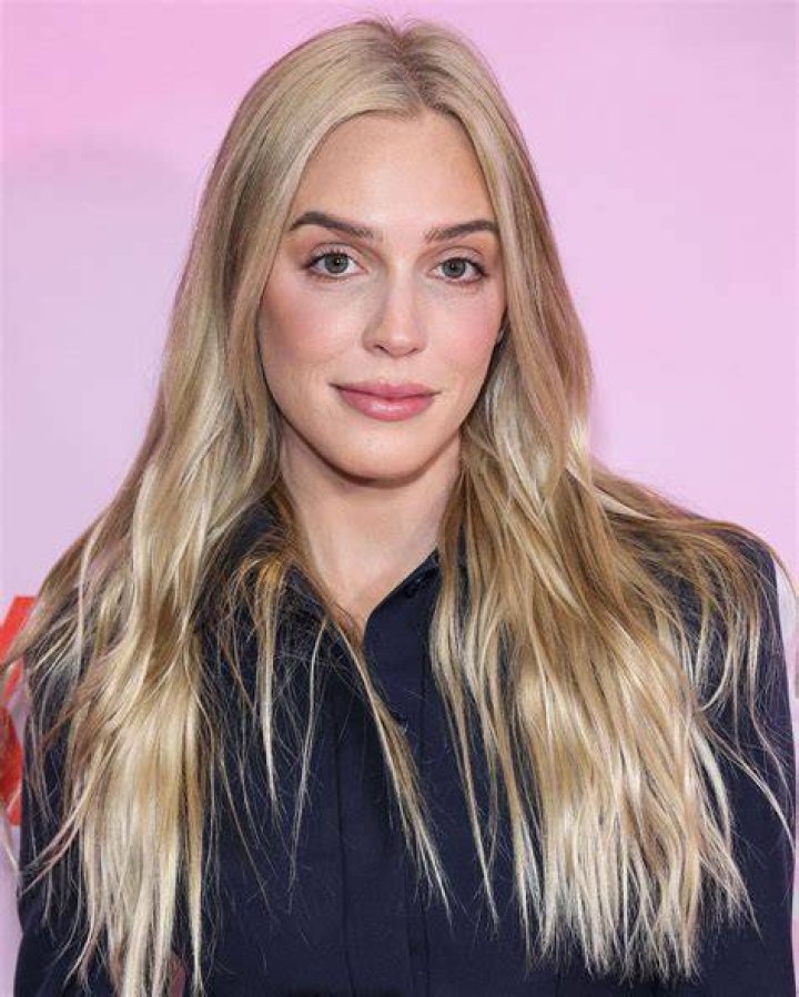 Alex Cooper Wikipedia Boyfriend &ldquo;Mr. Sexy Zoom Man&rdquo;, Age, Net Worth