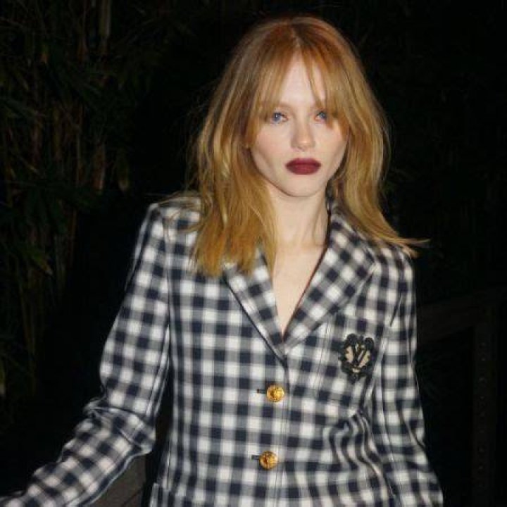 All About Emma Laird Net Worth, Husband & Parents