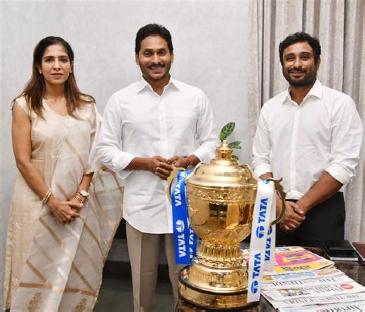 Ambati Rayudu again meets Jagan Mohan Reddy Social News XYZ