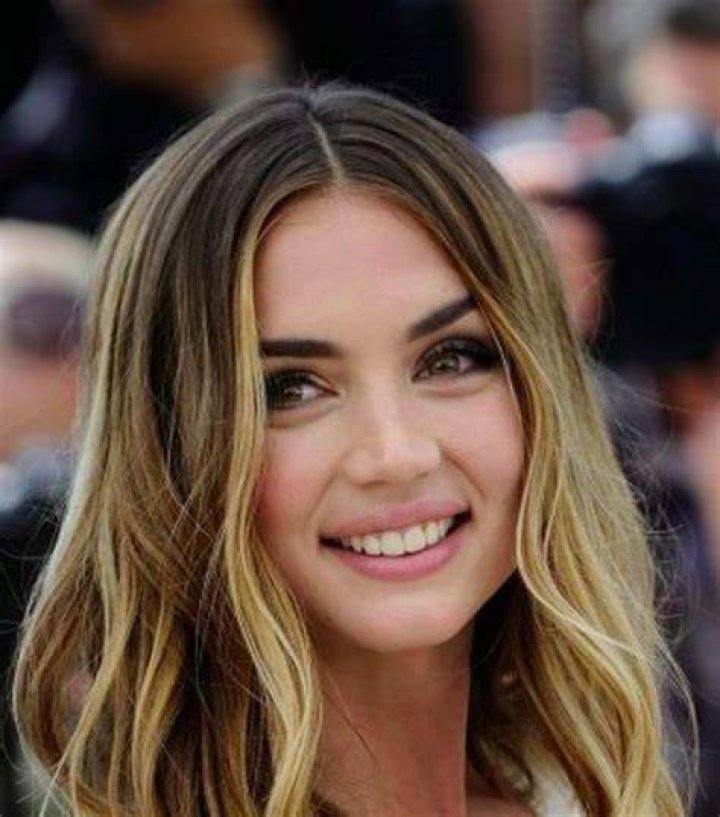 Ana de Armas Bio, Net Worth, Boyfriend, Husband, Age, Wiki, Height