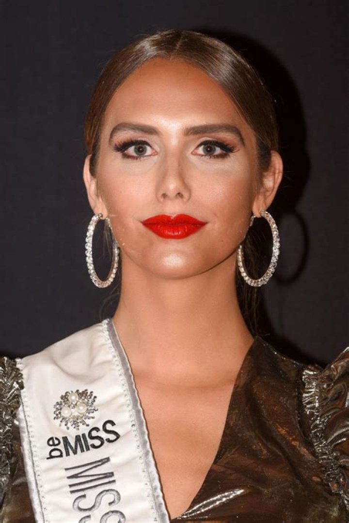 Angela Ponce Bio, Family, Career, Boyfriend, Net Worth, Measurements