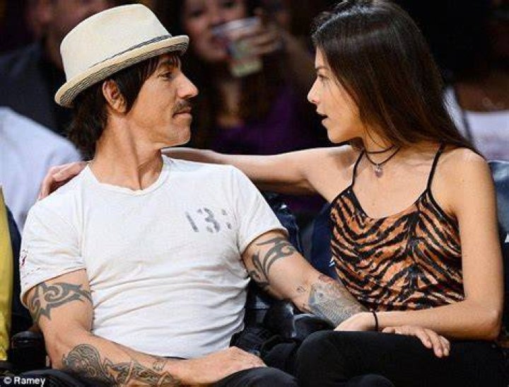 Anthony kiedis sits between porn star and girlfriend at lakers game