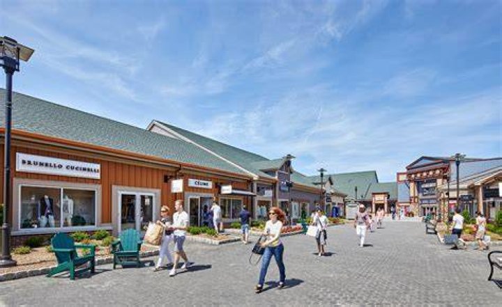 Are the Woodbury outlets open?