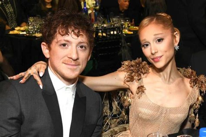 Ariana Grande and Ethan Slater A Complete Timeline of Their Reported