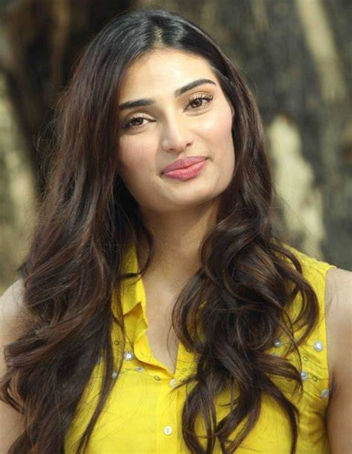 Athiya Shetty affairs, Today Updates, Family Details, Biodata, Newlook