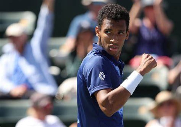AugerAliassime's girlfriend showing off great form in a bikini at the
