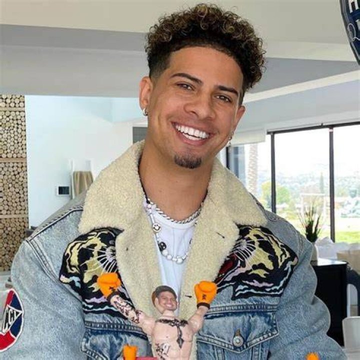 Austin McBroom Bio, Wiki, Age, Height, Young, Career, Basketball