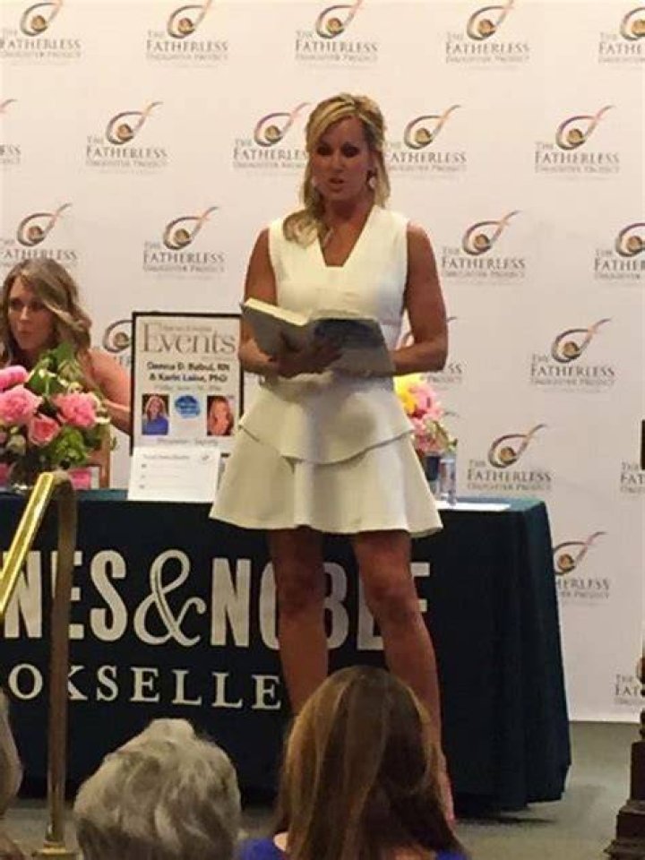 Author Karin Fulford speaks on her previous married life with Chipper Jones. Also know her current relationship status.