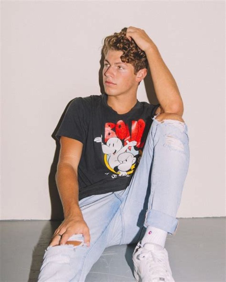 Ben Azelart Wiki, Bio, Facts, Age, Height, Girlfriend, Net Worth