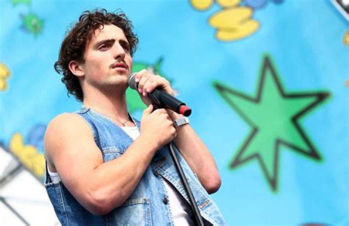 Benson Boone (TikTok Star) Bio, Photos, Age, Net Worth, Wiki, Boyfriend