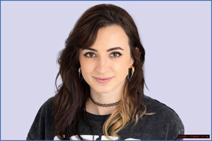 BlogPaper | Andie Case - Bio, Age, Single, Nationality, Body Measurement, Career