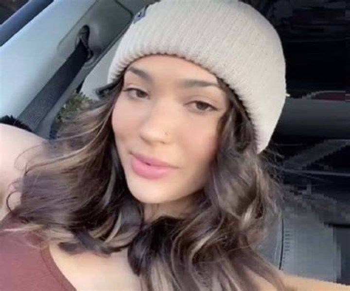 BlogPaper | Bella Ramos - Age, Family, Bio