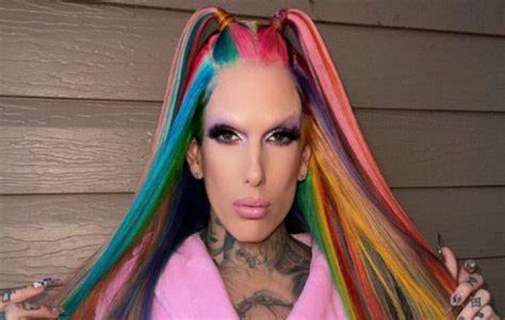 BlogPaper | Jeffree Star - Bio, Age, Net Worth, Height, In Relation, Nationality, Body Measurement, Career