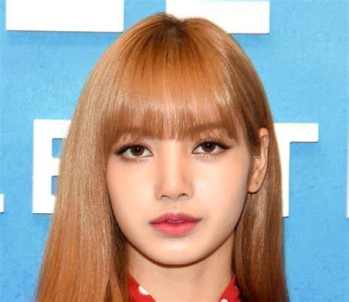 BlogPaper | Lalisa Manoban - Age, Family, Bio