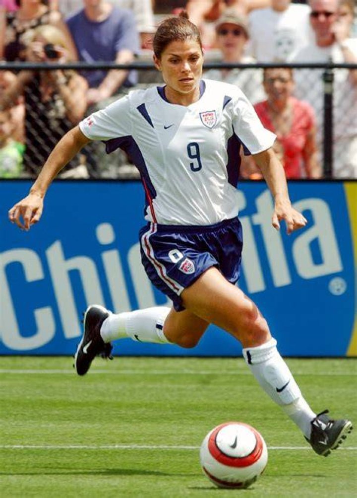 BlogPaper | Mia Hamm - Age, Family, Bio