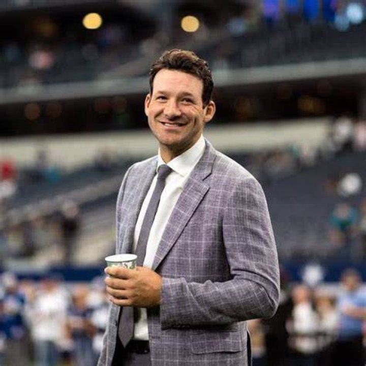 BlogPaper | Tony Romo - Bio, Age, Net Worth, Height, Married, Nationality, Body Measurement, Career