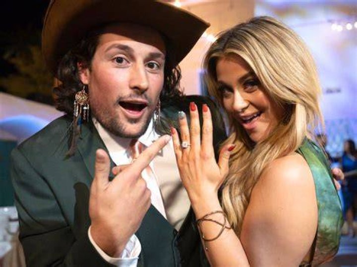 Brayden & Christina Get Engaged Live at ‘The Golden Wedding’ Parade