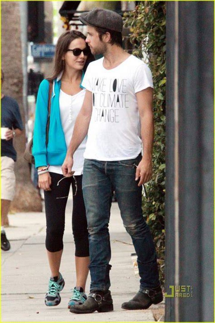 Camilla Belle & Justin Chatwin Brunch Buddies! Photo 2558622