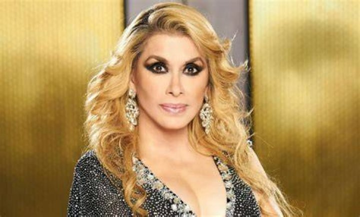 Cantante y transexual a los 16 años 24CON