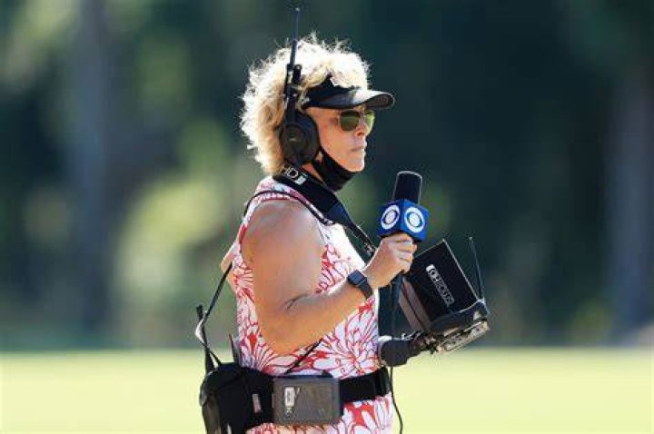 CBS golf broadcaster Dottie Pepper nearly struck by ball video