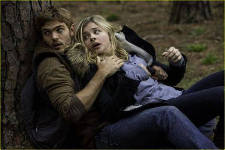Chloe Moretz & Alex Roe Bring 'The 5th Wave' to London Photo 3557159