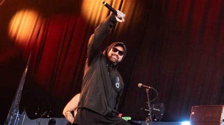 Chris Fronzak de Attila es acusado de agresión sexual contra una menor