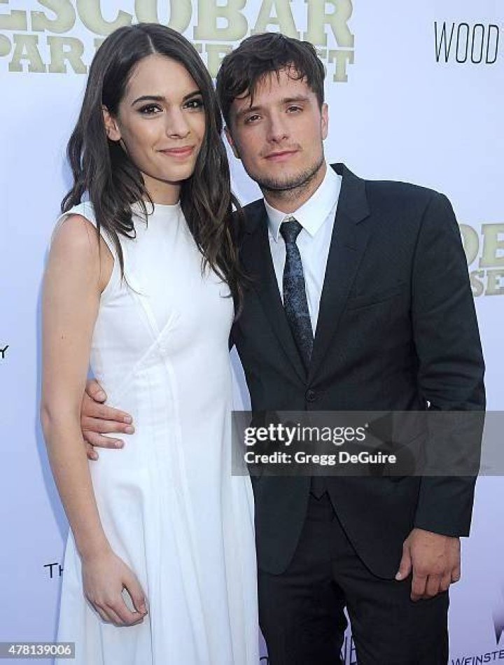 Claudia Traisac And Josh Hutcherson