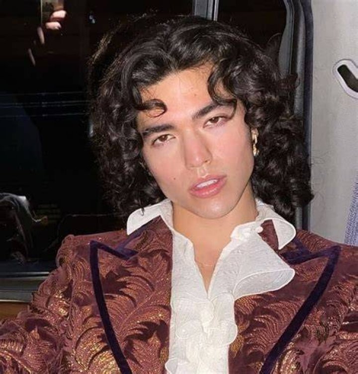 Conan Gray Net Worth, Age, Girlfriend, Family, Biography & More