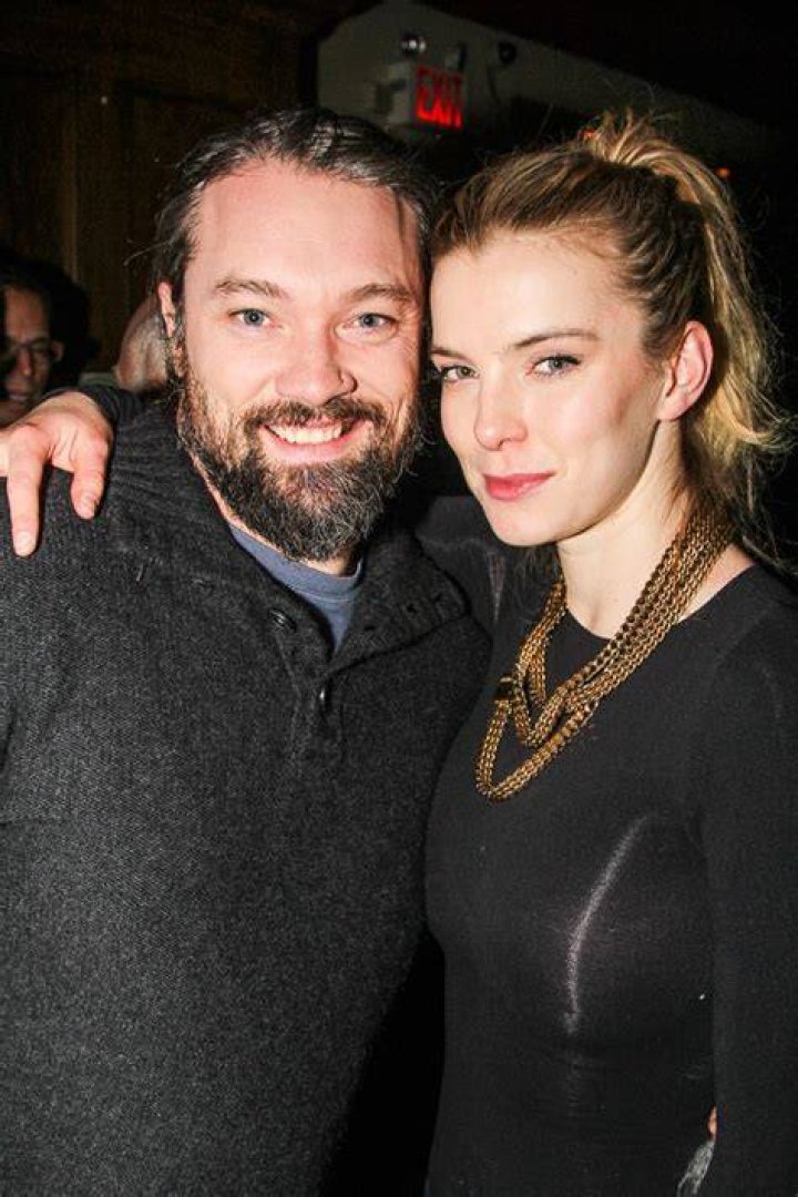 COSMO PFEIL (BETTY GILPIN HUSBAND) ET&Agrave;, MOGLIE, PATRIMONIO NETTO
