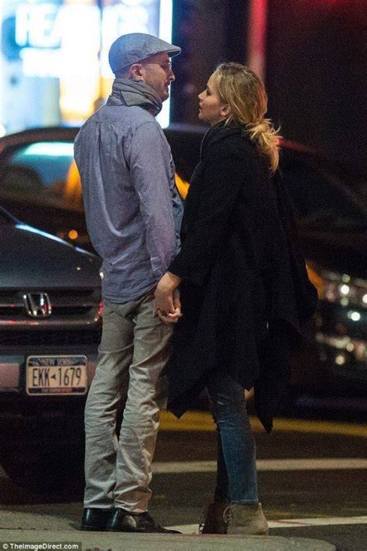 Darren Shares a Kiss With GF Mikaela Hoover as They Make Red