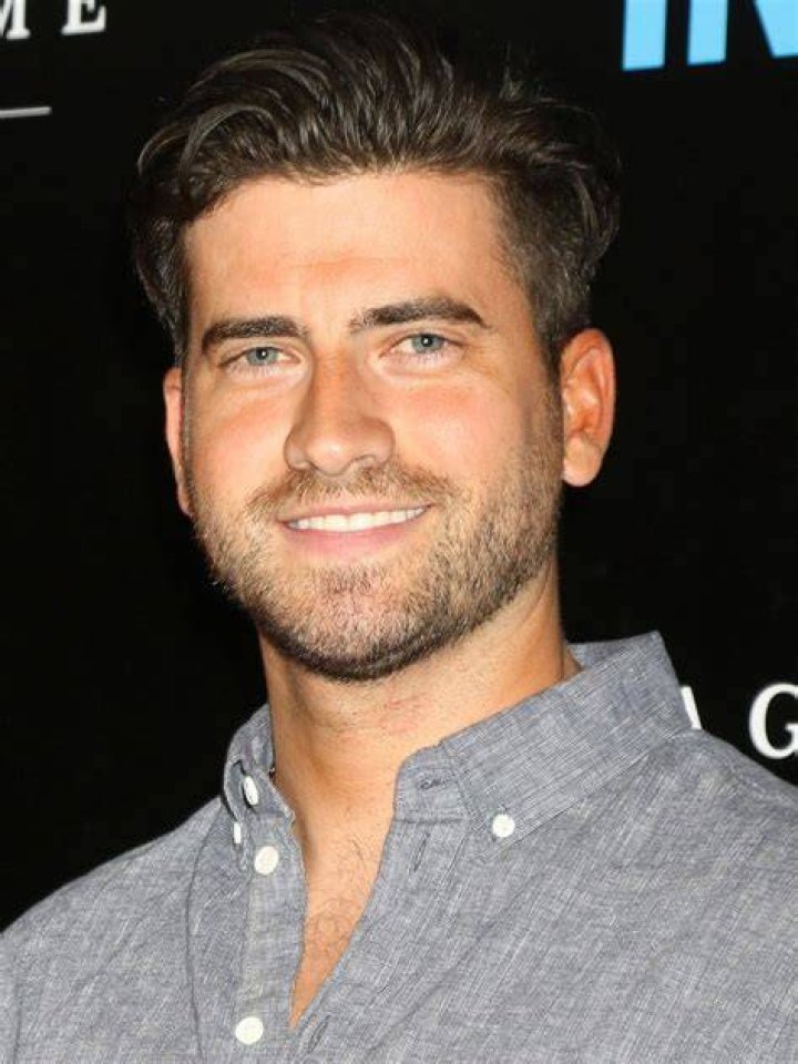 DATING Alert! Ryan Rottman & Lucy Hale Holding Hands Wiggles Romance Spec