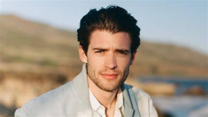 David Corenswet Height, Weight, Age, Girlfriend, Family, Facts, Biography