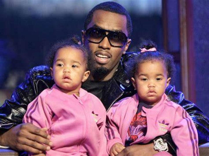 Diddy&rsquo;s Twins Jessie & D&rsquo;Lila Dresses At Daily Front Row Awards