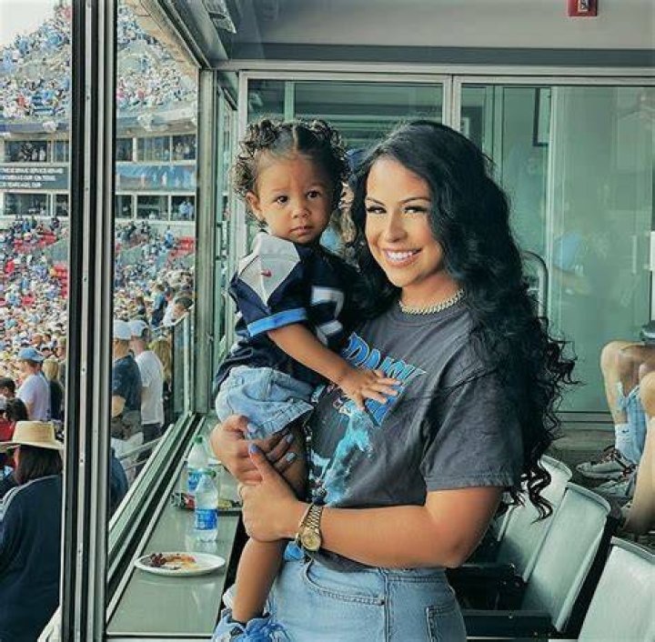 Does Derrick Henry Have A Wife? Who Is Derrick Henrys Girlfriend Adrianna Yasmin Rivas Colmenero? ·