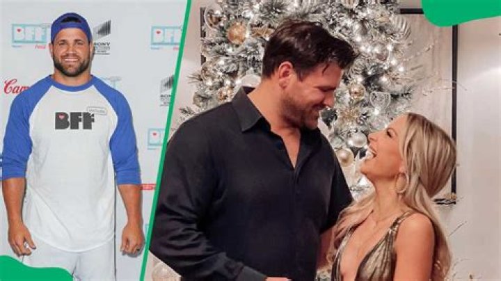 Does Peyton Hillis have a wife or girlfriend?