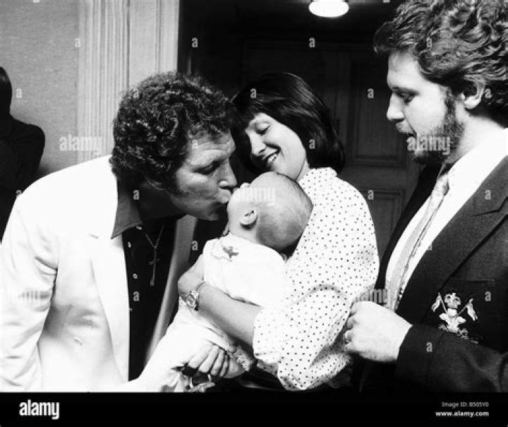 Does Tom Jones Have A Daughter?