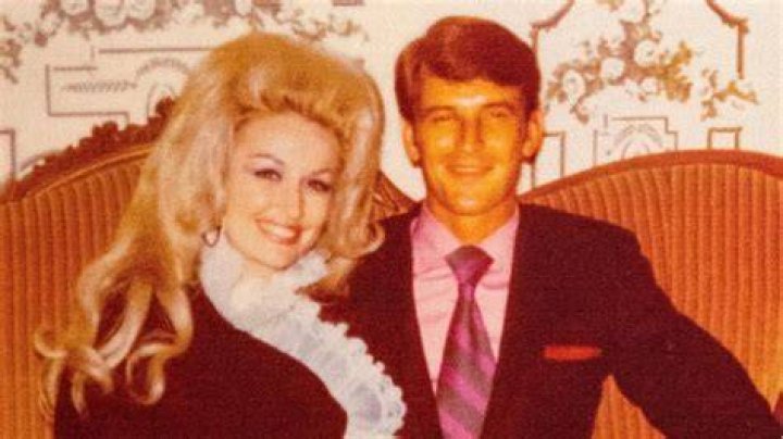 Dolly Parton Husband Children Dolly Parton Poses In Playboy Bunny