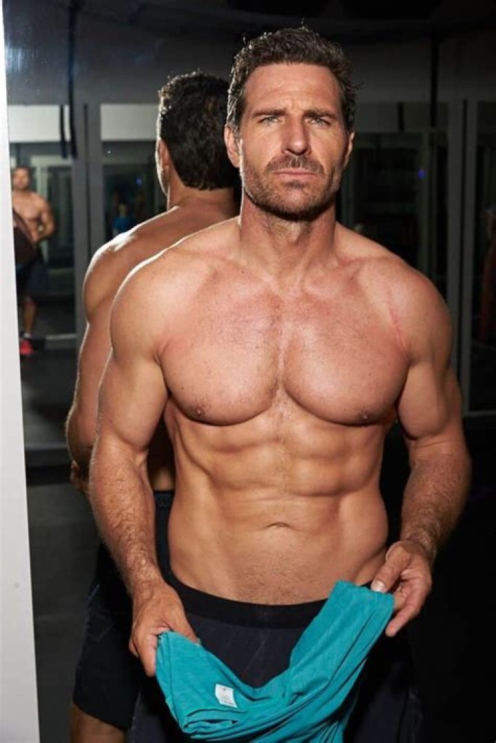 Ed Quinn The Oval ( new Tyler perry show) Looking For Someone, Good