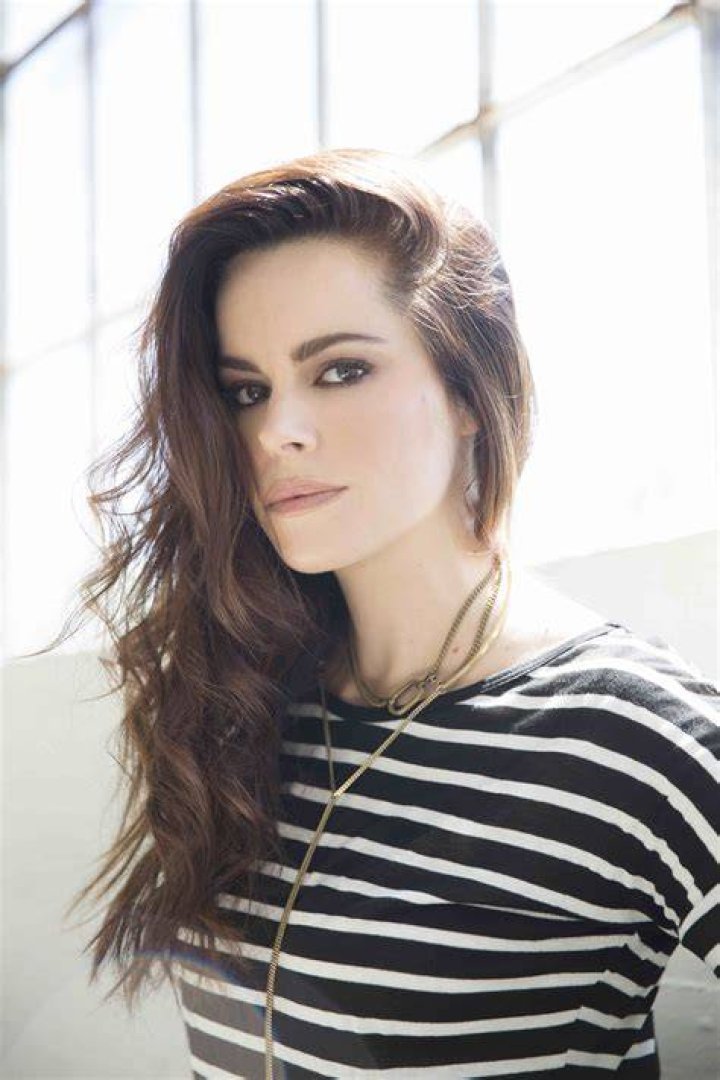Emily Hampshire I’d Be ‘Surprised’ If ‘Schitt’s Creek’ Movie Didn’t