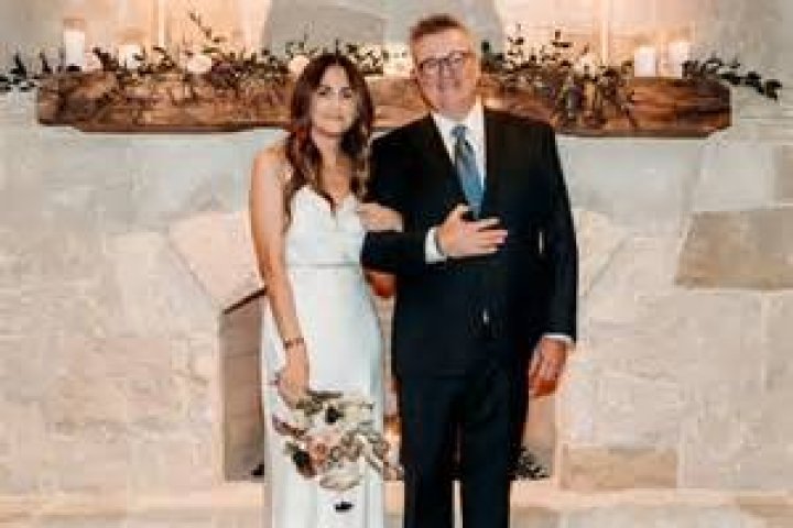 Eric Stonestreet on Why He Proposed to Fiancée Lindsay Schweitzer